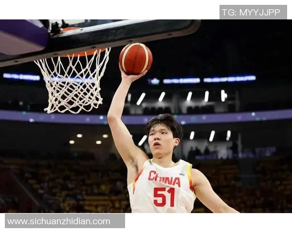 杨瀚森向男篮前辈们去学习