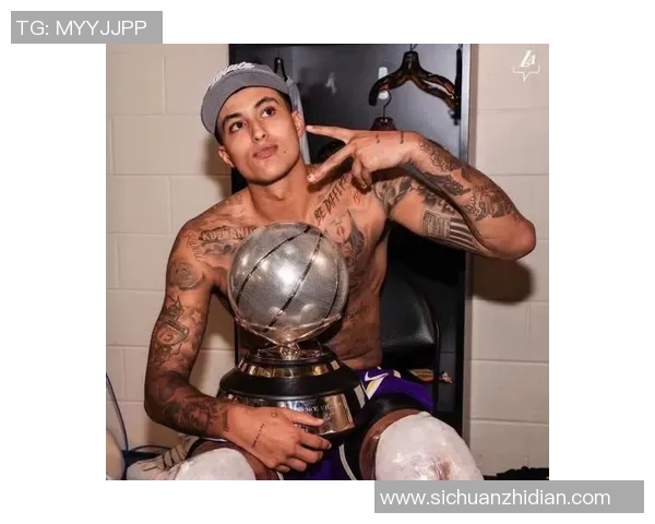 詹姆斯晒手写纸条:黑子们要是敢踏上球场 准会吓得屁滚尿流